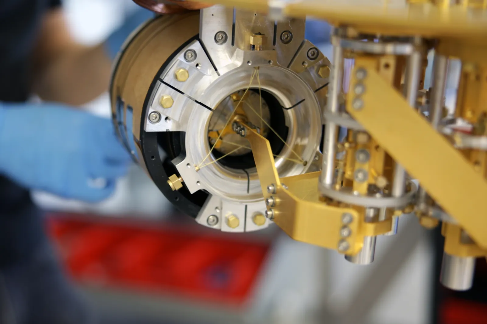 Kiutra cryostats: sub-kelvin cooling without helium-3